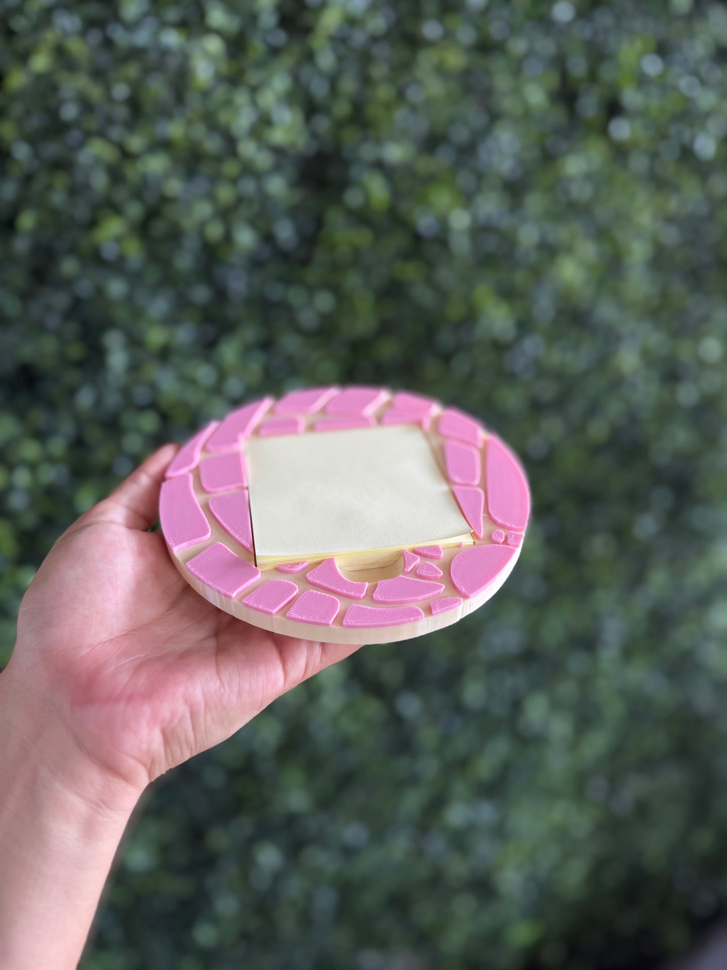 Concha bread notepad holder