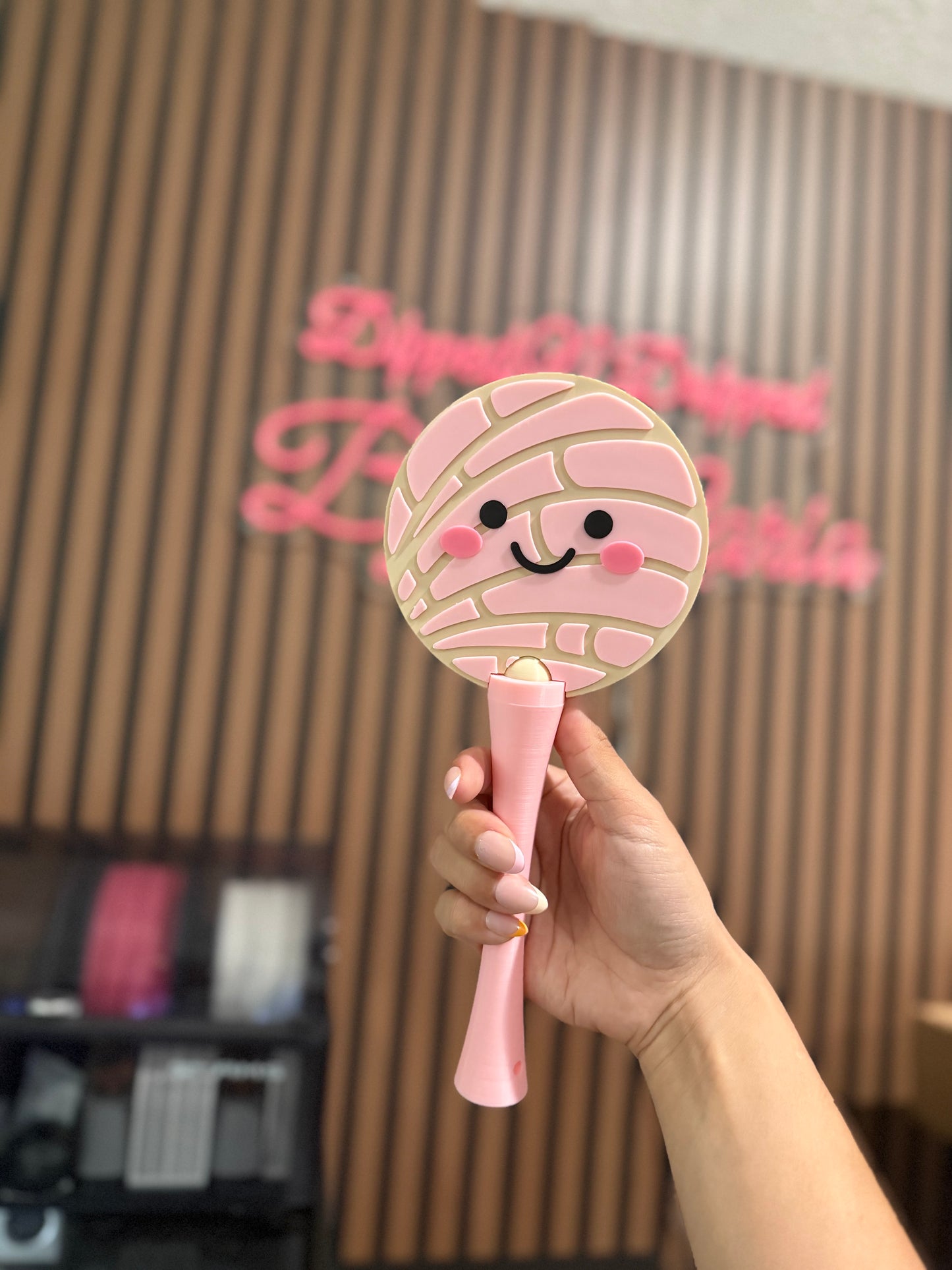 Tap to pay wand concha