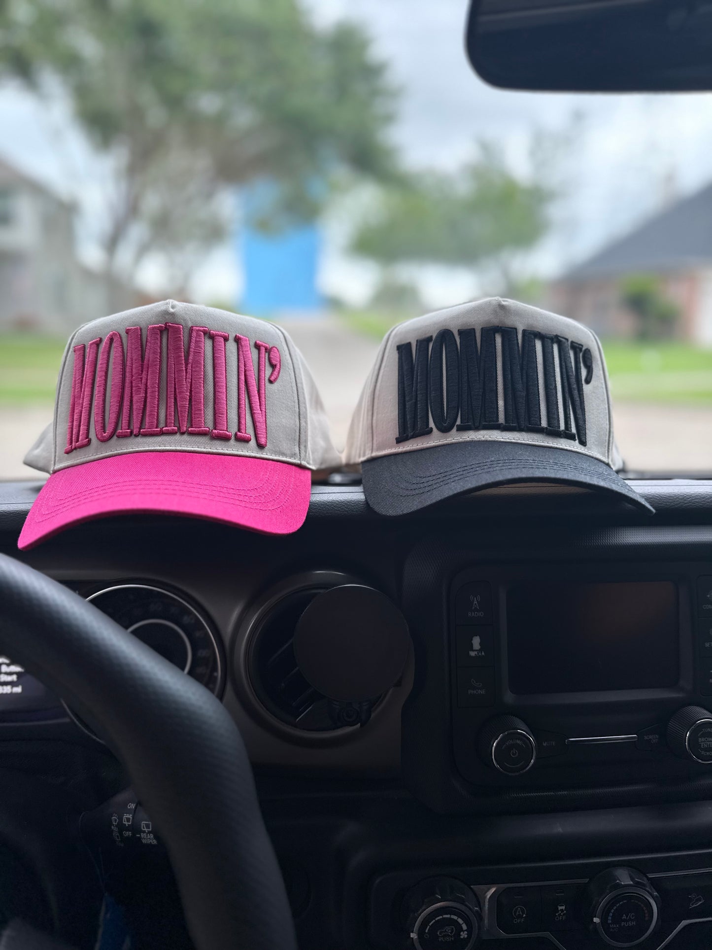 Mommin trucker hat