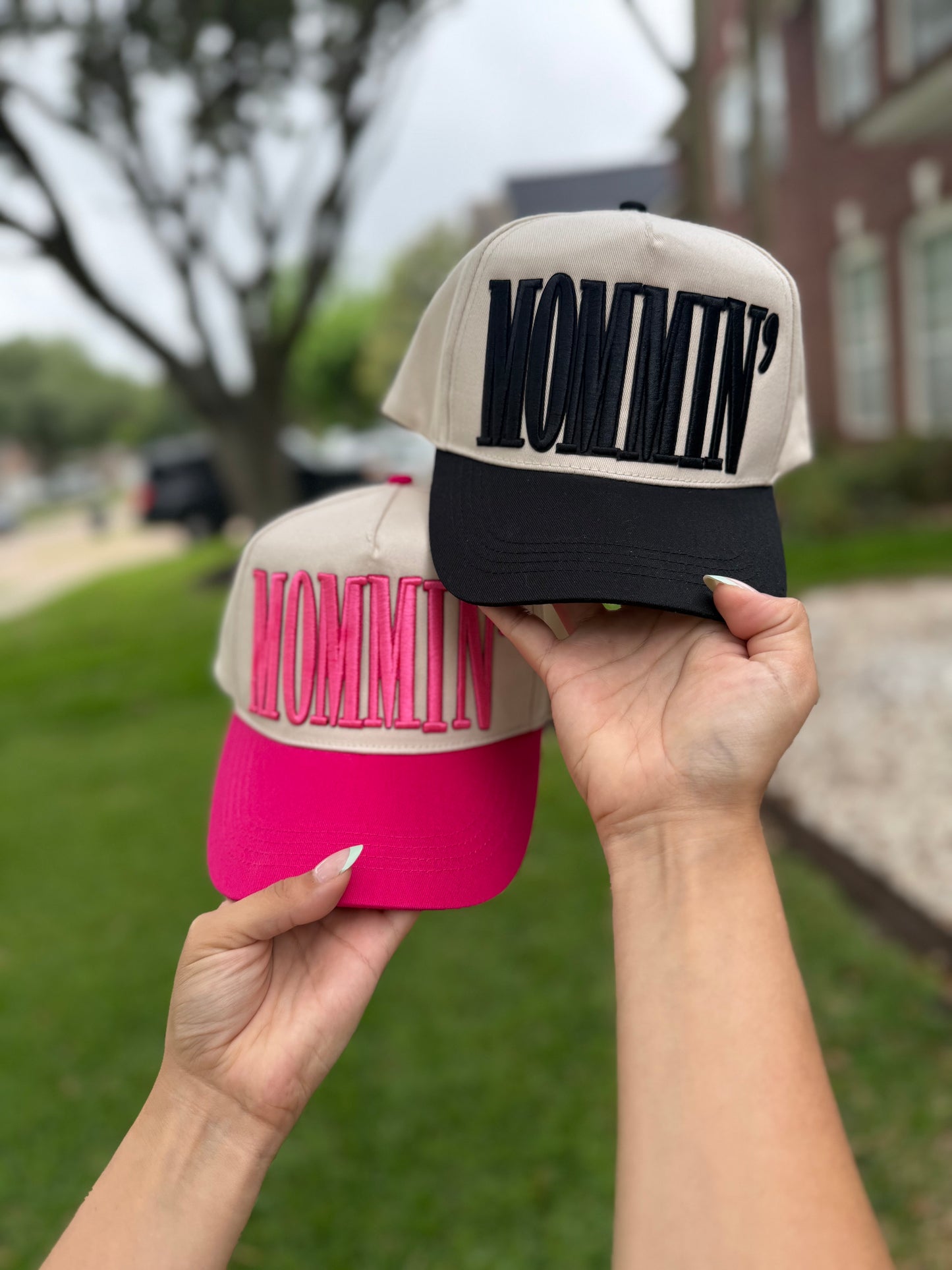 Mommin trucker hat